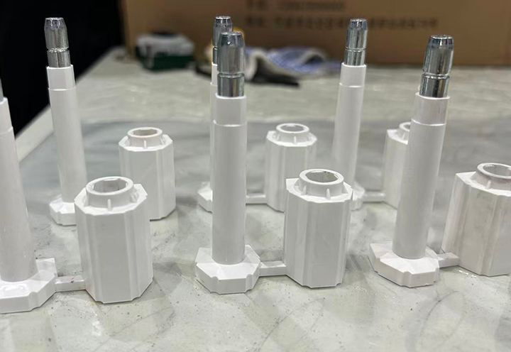 高効率シール生産を可能にする120Tロータリーテーブル竪型射出成形機